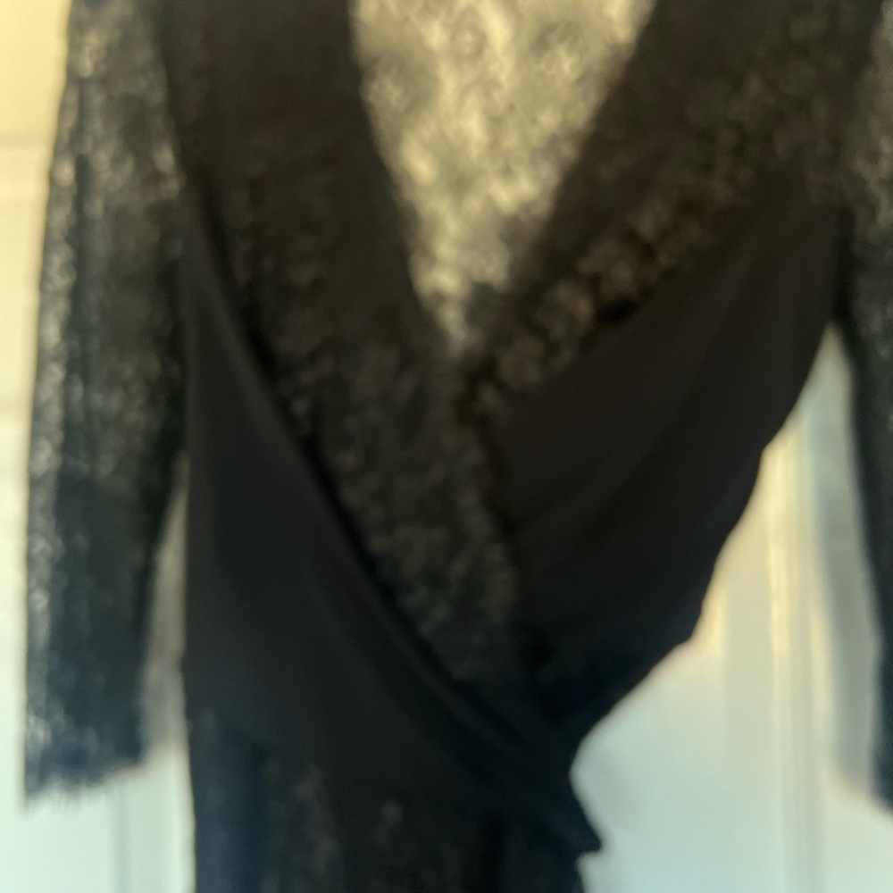 Beautiful lace Diane Von Fustenberg dress.